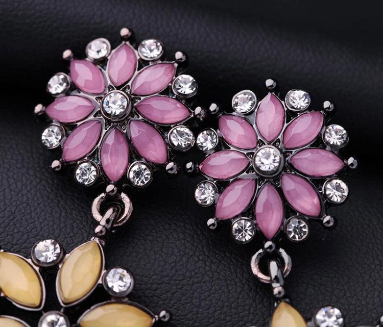 A gorgeous pink and beige flower design earring with crystal detailing.