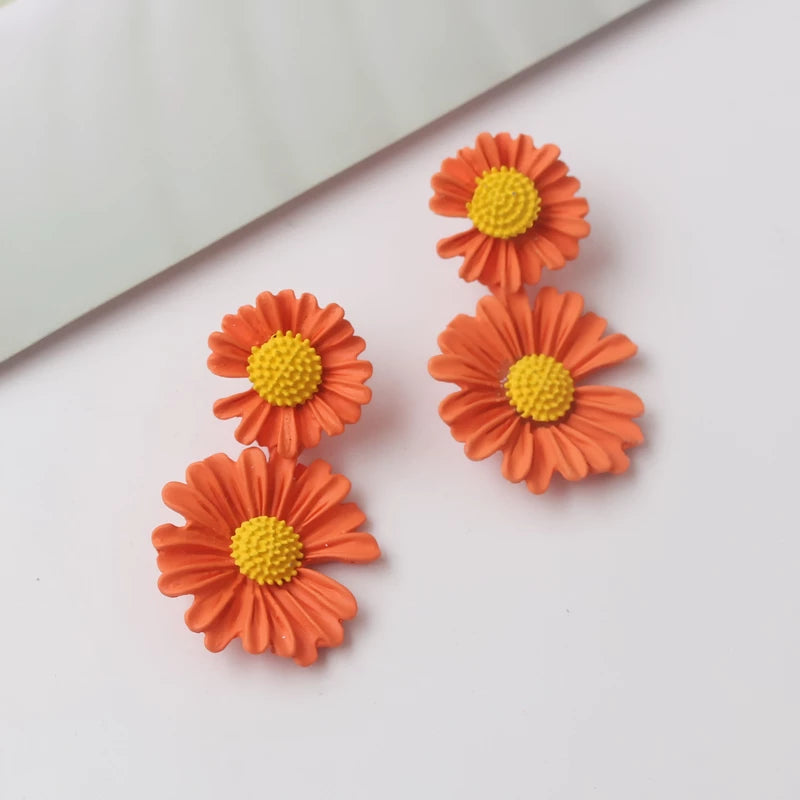 Get summer ready with our double daisy dangle statement earrings in tones of orange and yellow. All earrings arrive beautifully packaged in our luxurious Entire Me pouch.