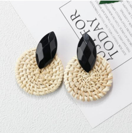 Our medium sized flat round rattan earrings with a geometric black jewel are the perfect accessory to jazz up your outfit. light weight, stud backing.