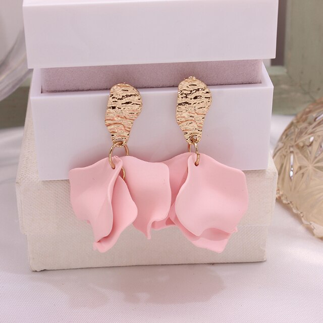 A lightweight petal drop earring attached to an oval gold stud. Perfect to add a touch of colour to your outfit and she's super lightweight!  All earrings arrive beautifully packaged in our luxurious Entire Me pouch. 