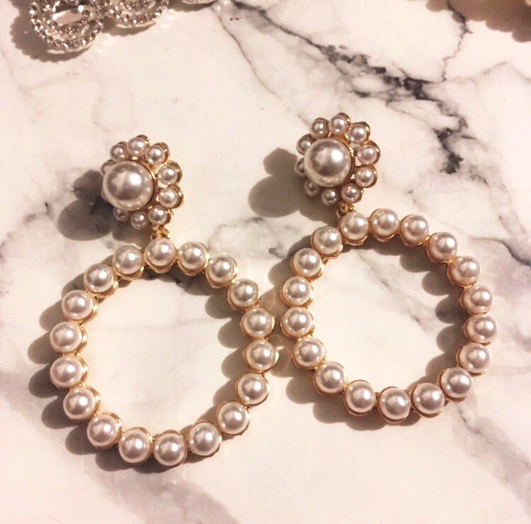 A simple yet beautiful pearl circular drop with a flower shaped stud. A true statement style and very versatile. Lightweight.