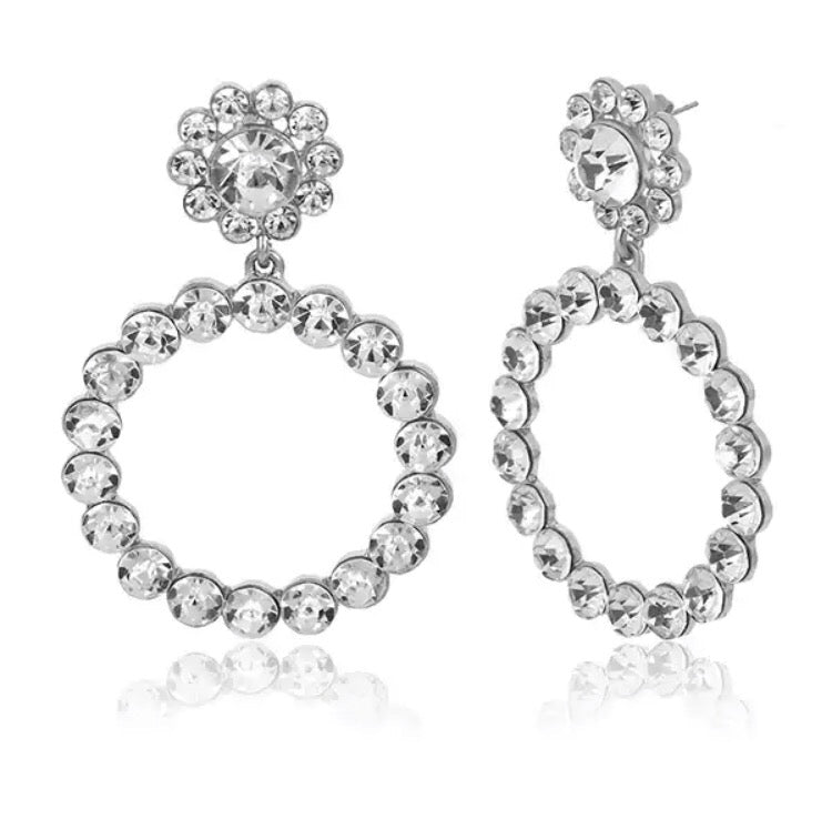 A simple yet beautiful crystal circular drop with a flower shaped stud. A true statement style and very versatile. Lightweight.