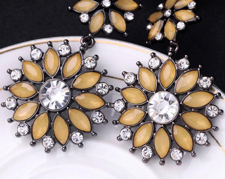 A gorgeous pink and beige flower design earring with crystal detailing.