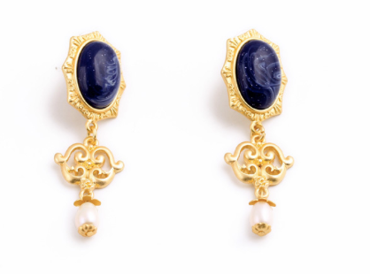A beautiful oval shaped navy marbled stud complimented by an intricate golden border which transcends into a gold filigree drop and ends in a single simple pearl. Lightweight and beautifies a classic look.