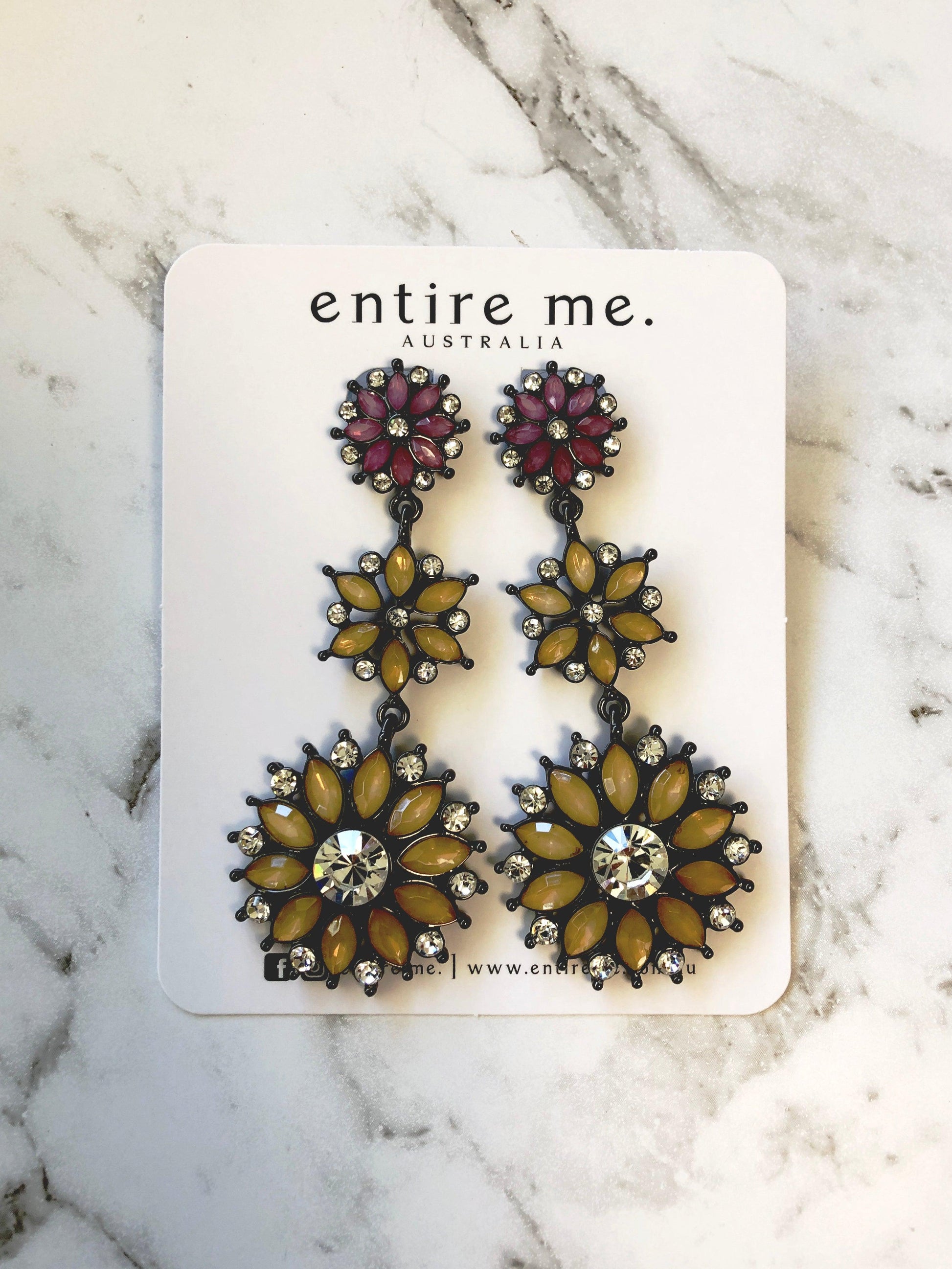 A gorgeous pink and beige flower design earring with crystal detailing.