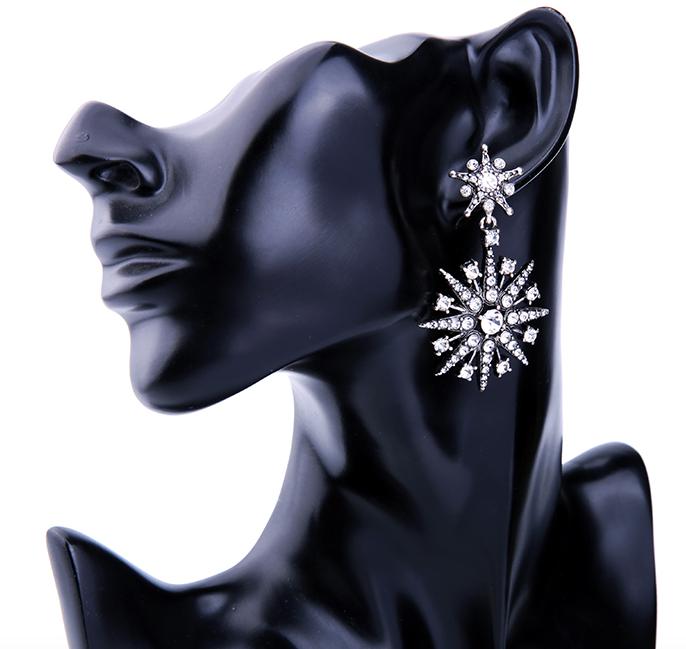 A medium sized and lightweight crystal encrusted double star drop. Comfortable and perfect for a girls night out. 
