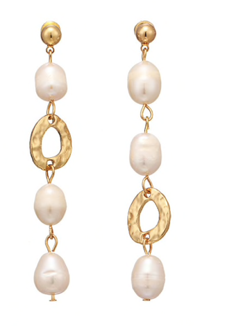 A pretty, lightweight and versatile pearl drop with gold clasping. 