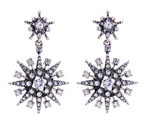 A medium sized and lightweight crystal encrusted double star drop. Comfortable and perfect for a girls night out. 