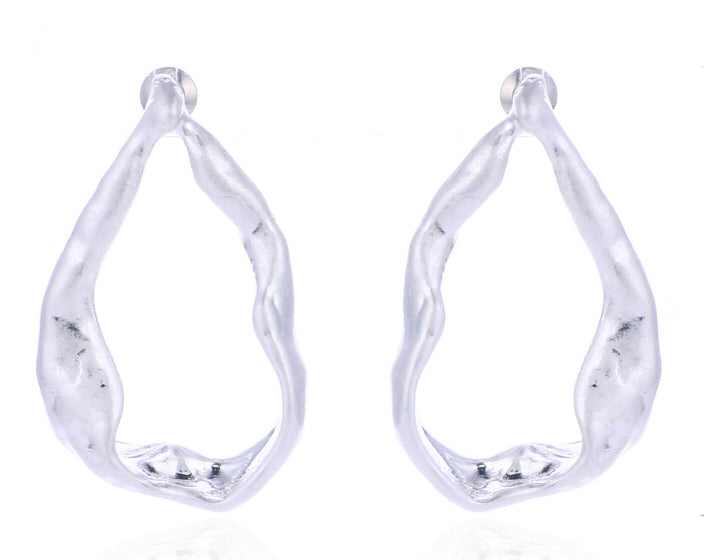 A beautiful yet simple frosted silver abstract teardrop design, compatible with absolutely any outfit.  These will become your everyday go to drop.