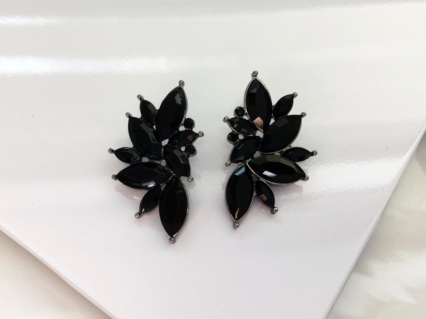 A beautiful and simple crystal stud, easily worn to dress up any outfit or add a little sparkle.