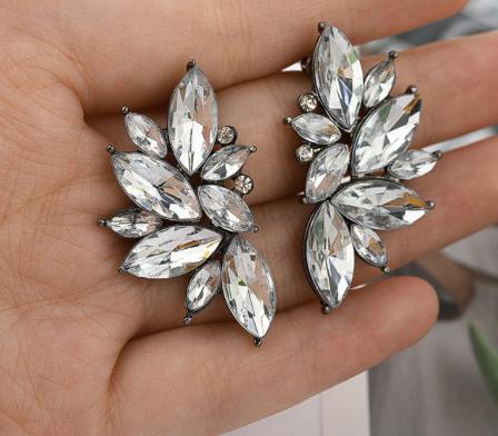 A beautiful and simple crystal stud, easily worn to dress up any outfit or add a little sparkle.