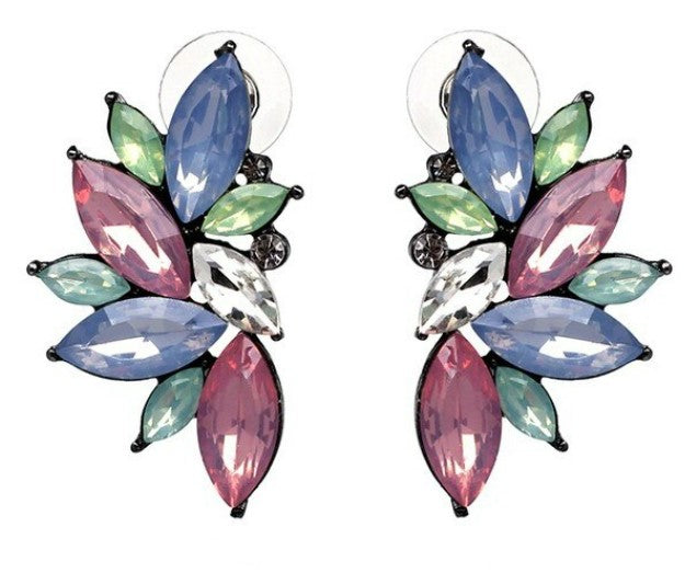 A beautiful and simple crystal stud, easily worn to dress up any outfit or add a little sparkle.