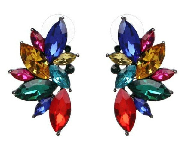 A beautiful and simple crystal stud, easily worn to dress up any outfit or add a little sparkle.
