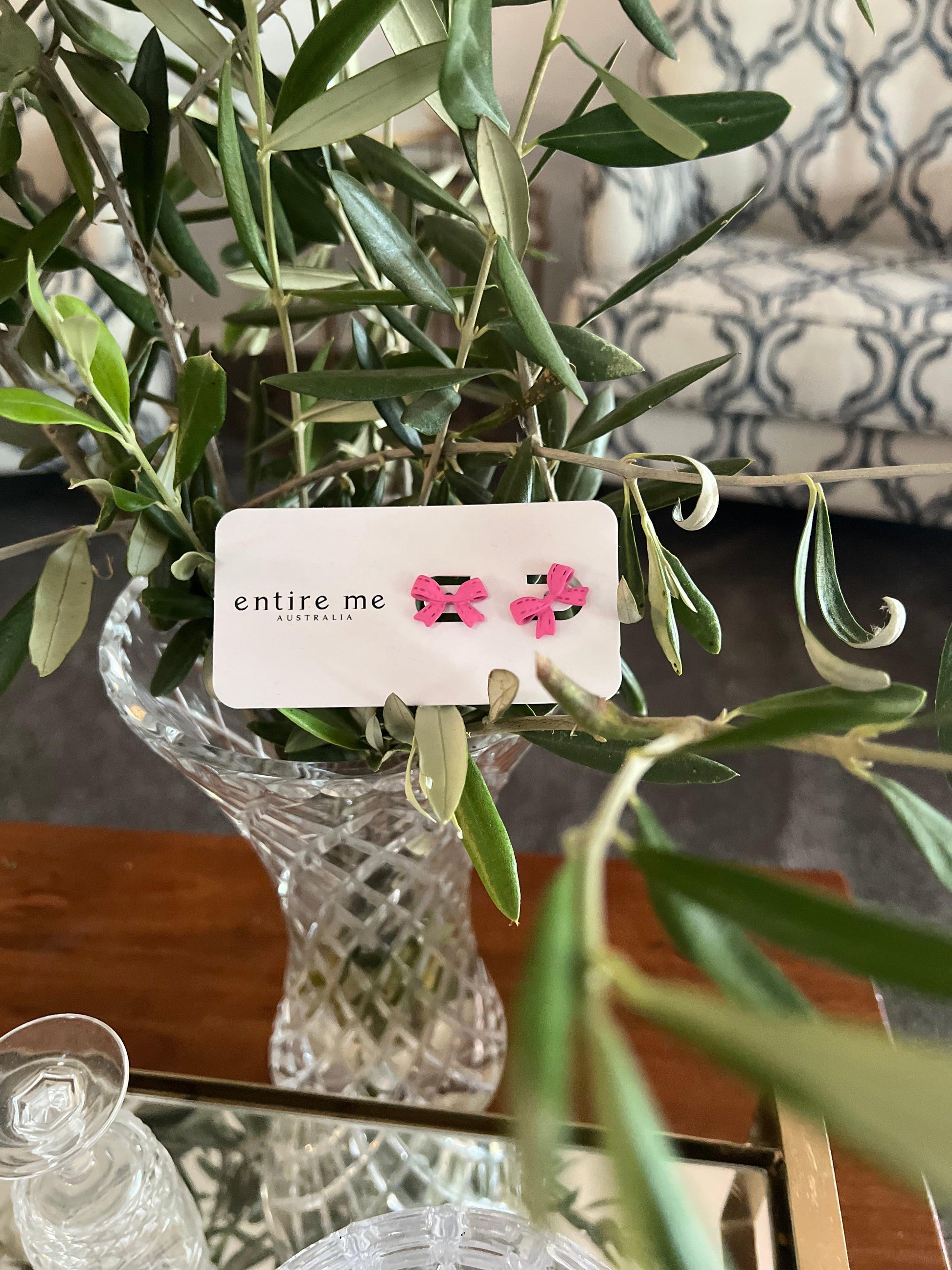 A sweet small Bowtie knot solid stud earring, famine and cute. 