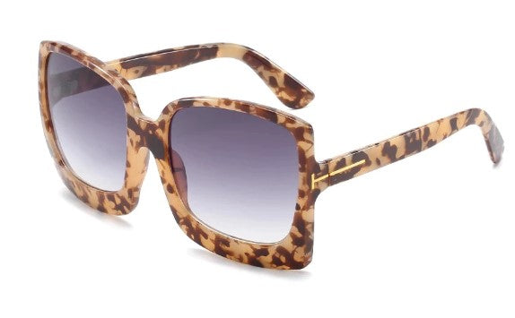 Big is bold! Love our oversized leopard statement sunglasses, that will go with absolutely everything and UV400. All sunglasses are onesized and come with an Entire Me carry case. 