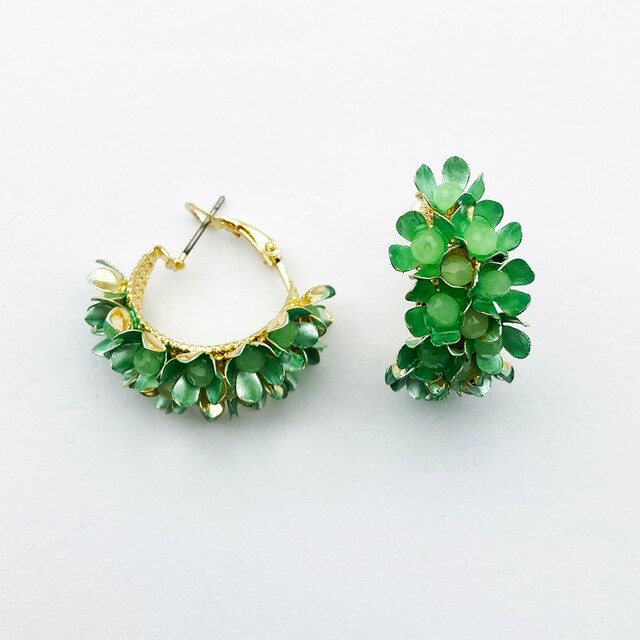 A very pretty flower cluster earring in a small semi hoop with gold bead embellishments.  All earrings arrive beautifully packaged in our luxurious Entire Me pouch. 