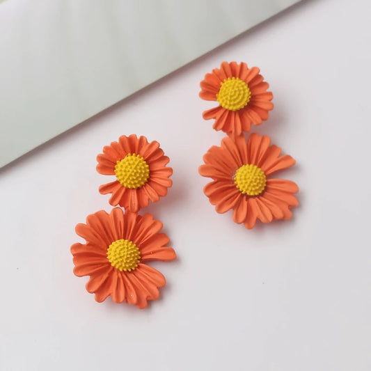 Get summer ready with our double daisy dangle statement earrings in tones of orange and yellow.  All earrings arrive beautifully packaged in our luxurious Entire Me pouch. 