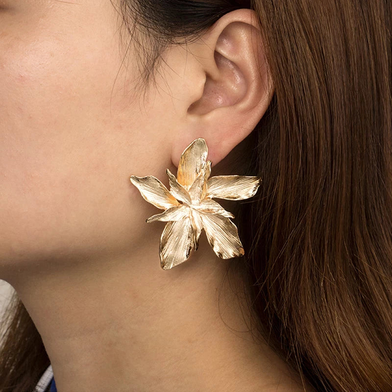 Meet Eve our overside stud backed statement flower earring, effortless and elegant.  Available in Gold or Silver.   All earrings arrive beautifully packaged in our luxurious Entire Me pouch. 