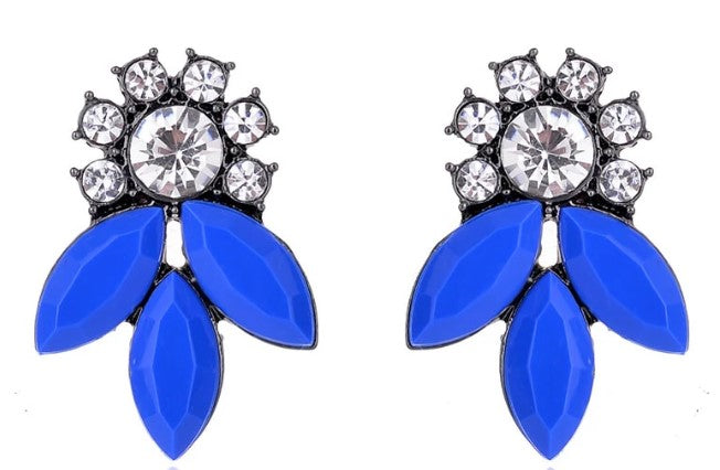 Blue crystal flower petal stud earring set in vintage black clasping. Very lightweight!