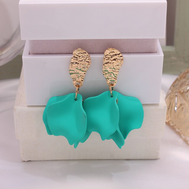 A lightweight petal drop earring attached to an oval gold stud. Perfect to add a touch of colour to your outfit and she's super lightweight!  All earrings arrive beautifully packaged in our luxurious Entire Me pouch. 