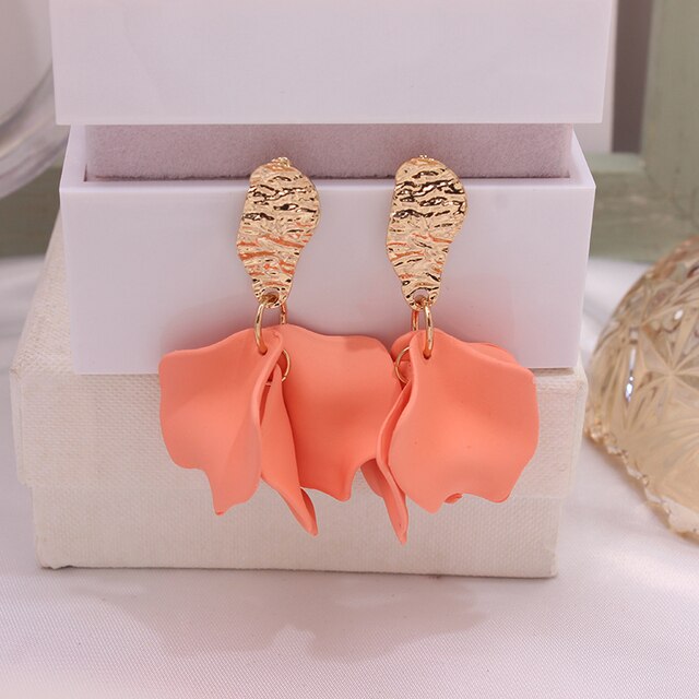 A lightweight petal drop earring attached to an oval gold stud. Perfect to add a touch of colour to your outfit and she's super lightweight!  All earrings arrive beautifully packaged in our luxurious Entire Me pouch. 