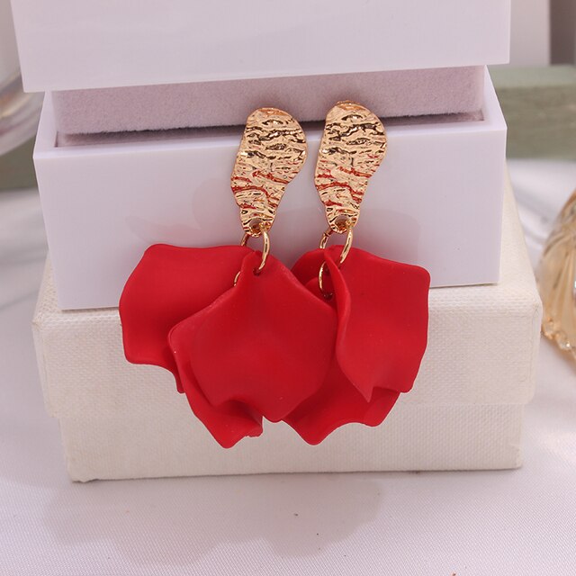 A lightweight petal drop earring attached to an oval gold stud. Perfect to add a touch of colour to your outfit and she's super lightweight!  All earrings arrive beautifully packaged in our luxurious Entire Me pouch. 