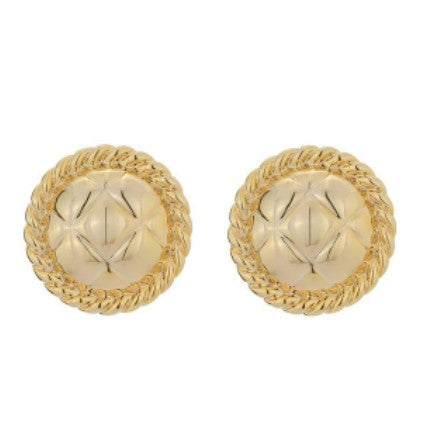Veronica has all the feminine feels. Her stud backing and 22mm diameter makes her the perfect statement stud geometric earring. 