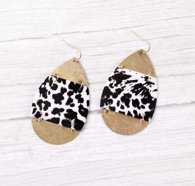 A gold faux hide oversized drop in a fun, colourful design and super lightweight for all day.