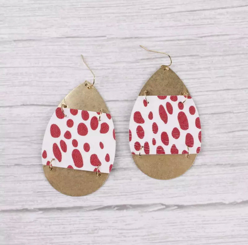 A gold faux hide oversized drop in a fun, colourful design and super lightweight for all day.